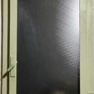 Painting 040522  <br>
67 x 120 cm - Aérosol sur toile de lin et fenêtre  - 2022 <br>
<span style="color: darkgreen";>DISPONIBLE</span>